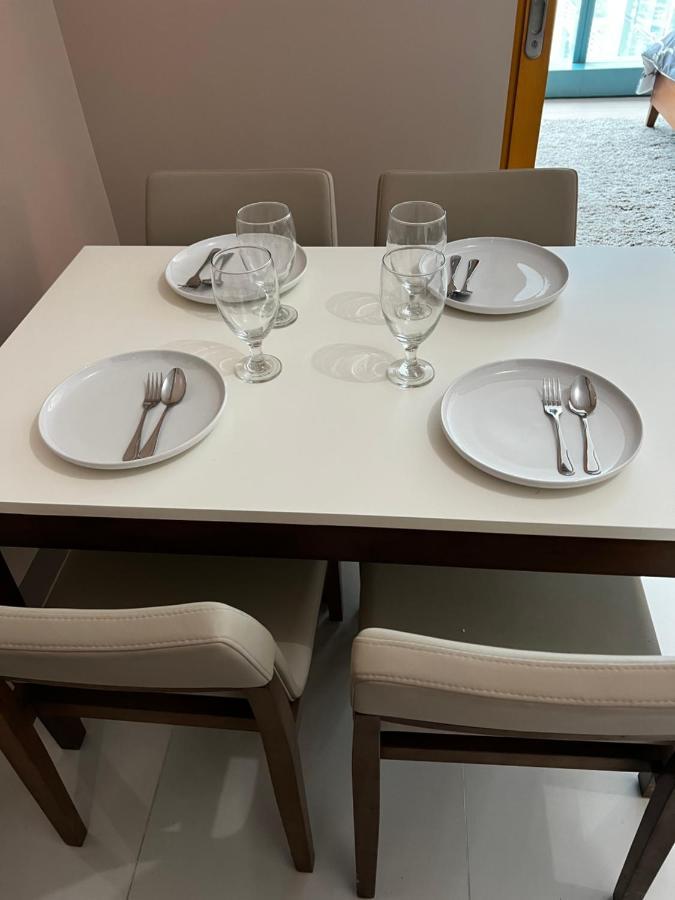 1 Bedroom Uptown Bgc Across Uptown Mall マニラ市 エクステリア 写真
