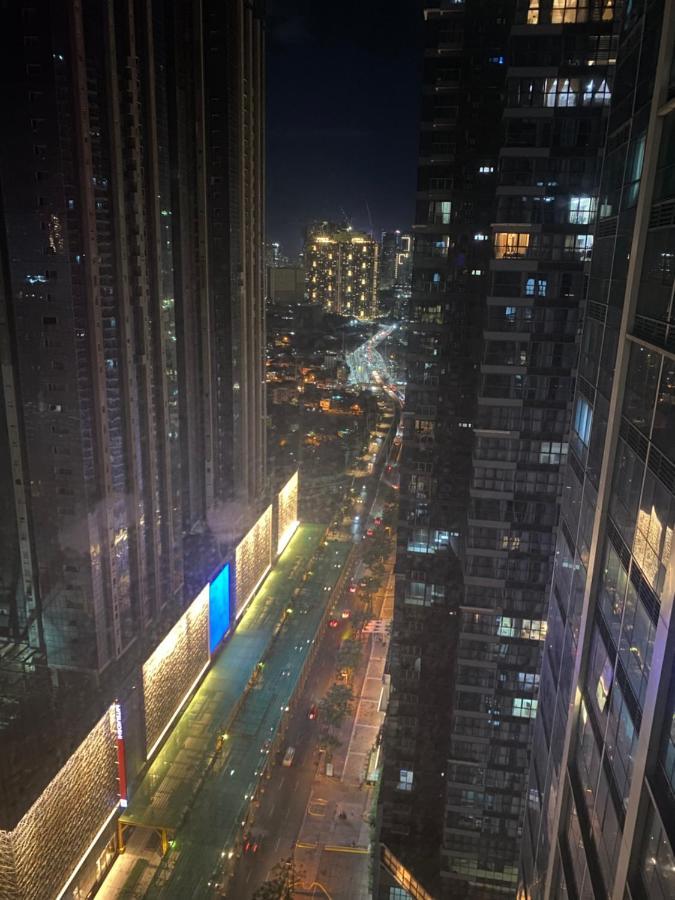 1 Bedroom Uptown Bgc Across Uptown Mall マニラ市 エクステリア 写真